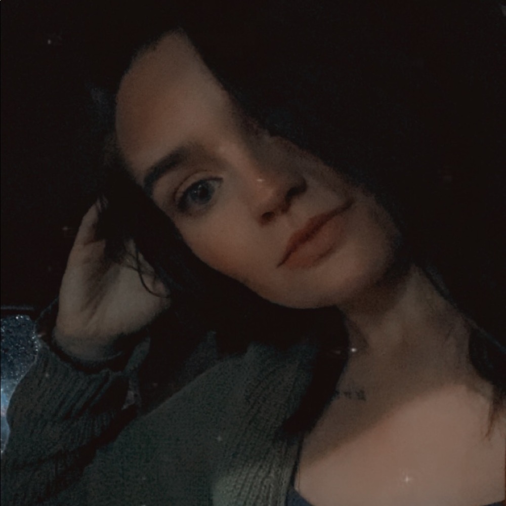 Meet your Posher, Alexis